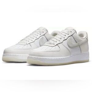 Nike Air Force 1 '07 LV8
White/Summit White/Phantom